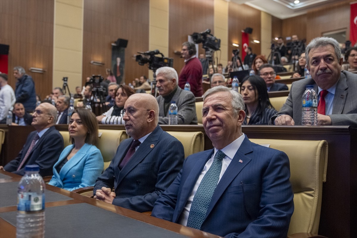 Ankara Büyükşehir Belediye (ABB) Başkanı Mansur Yavaş, başkanlık konferans salonunda düzenlediği...