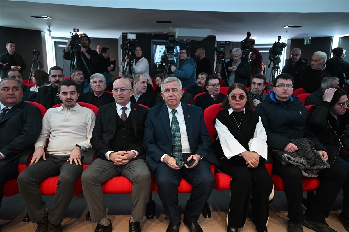 Ankara Büyükşehir Belediye (ABB) Başkanı Mansur Yavaş (ortada), Çankaya ilçesine bağlı Birlik...