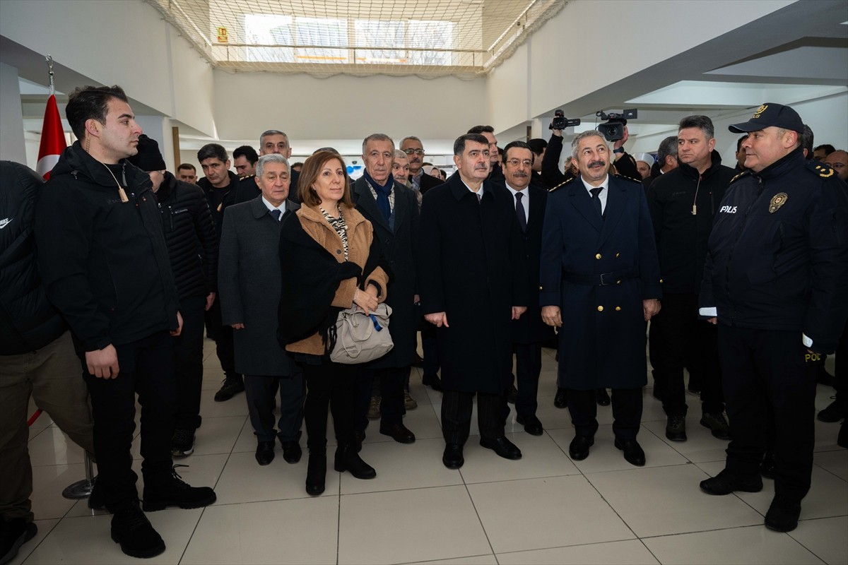 Ankara Valisi Vasip Şahin, Anafartalar Şehit Kamil Arslan Polis Merkezi Amirliği açılış törenine...