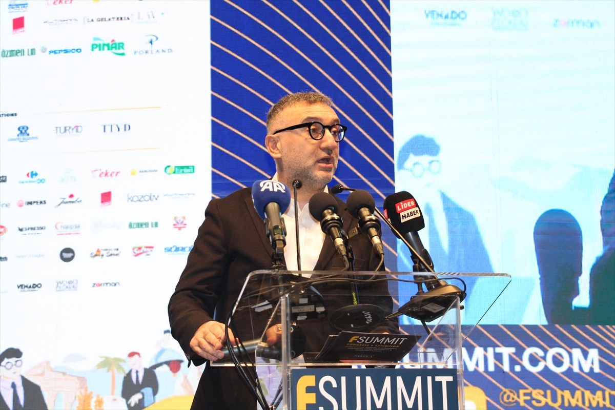 Antalya'da düzenlenen 5. Uluslararası Turizm Gastronomisi Yatırımları ve Ağırlama Zirvesi'nde...