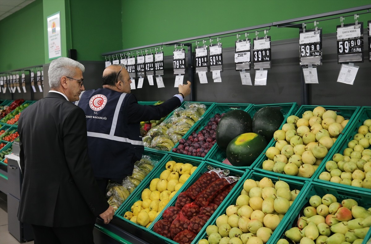Antalya'da, Ticaret İl Müdürlüğü ekiplerince, ramazan ayı öncesinde toptancı, market, restoran ve...