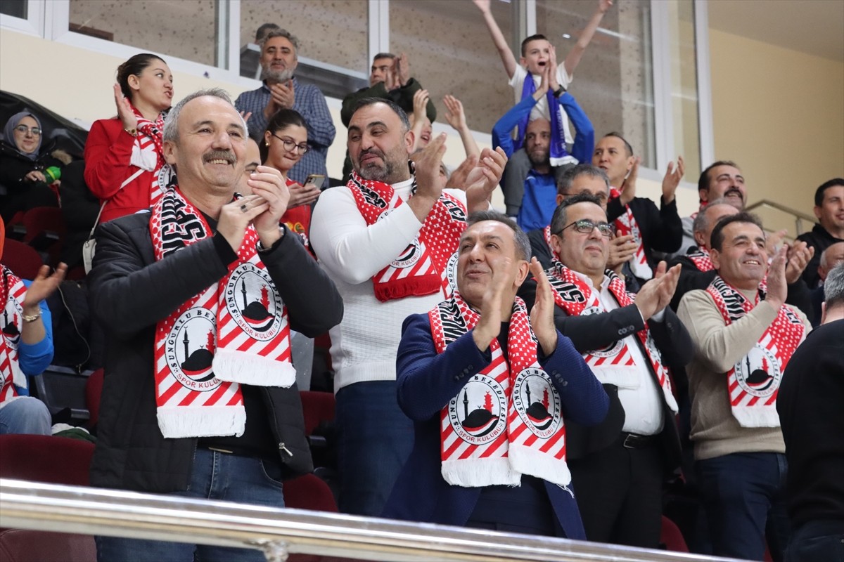 AXA Sigorta Erkekler Voleybol 2. Lig Finalleri'nde Denizlispor Civildir'i 3-0 yenen Sungurlu...