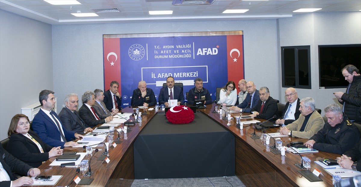 Aydın'da DSİ 21. Bölge Müdürlüğü Salonunda, Ege Denizi'ndeki sismik aktiviteye yönelik, "Olası...