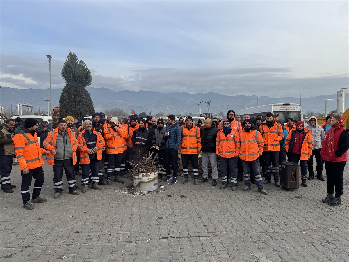 Aydın'da, Efeler Belediyesi iştiraki EFEBEL şirketi çalışanları, maaşlarının bir kısmı ve sosyal...