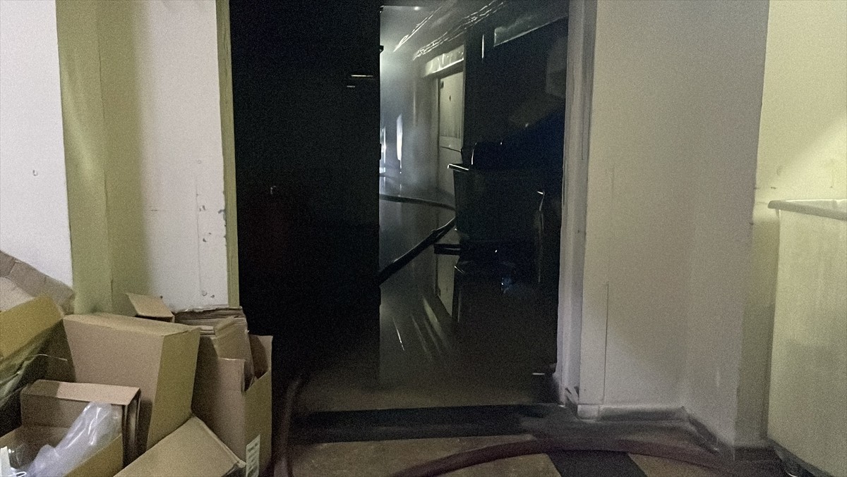 Aydın Devlet Hastanesi'nin çamaşırhane bölümünde çıkan yangın söndürüldü.