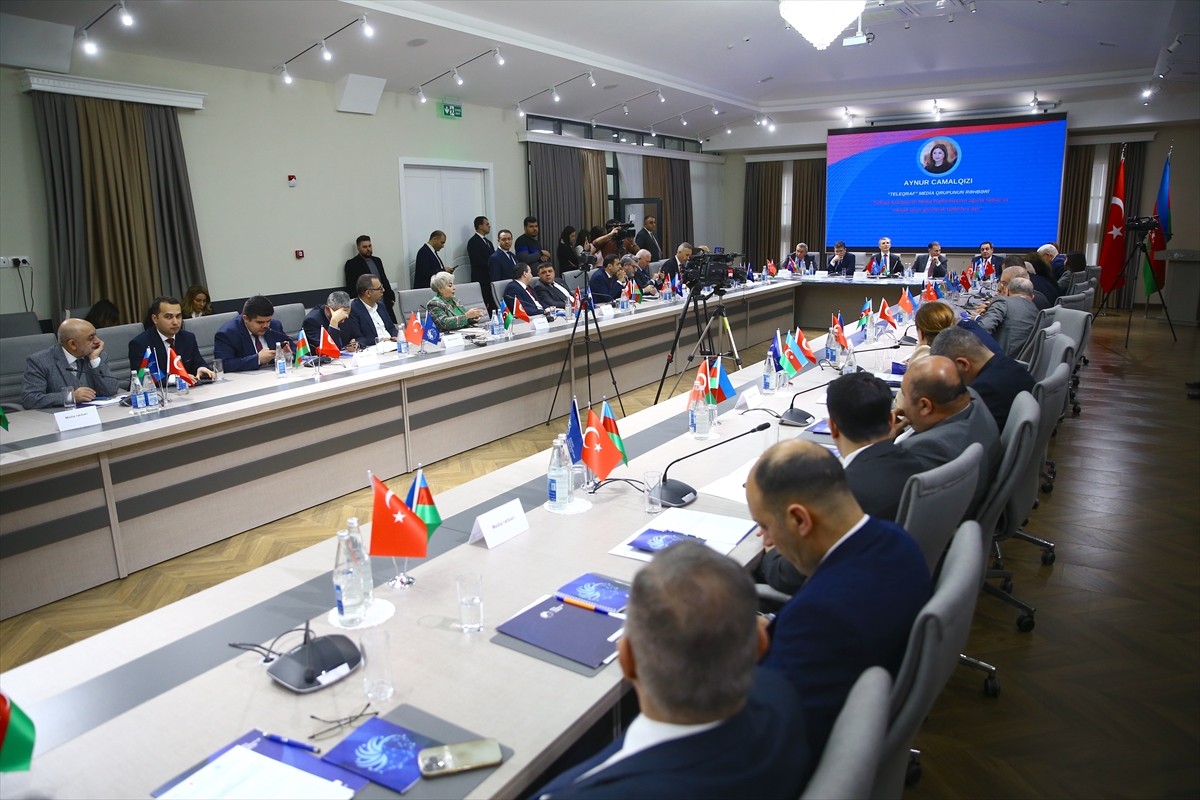 Azerbaycan'un başkenti Bakü'deki Sosyal Araştırmalar Merkezi'nde, Türkiye Cumhuriyeti...