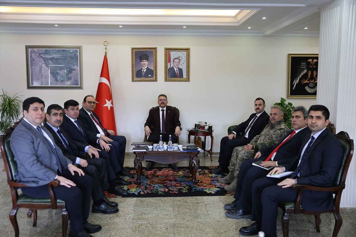 Azerbaycan Kars Başkonsolosu Zamin Aliyev (sol 4), Azerbaycan İçişleri ve Dışişleri Bakanlığı ile...