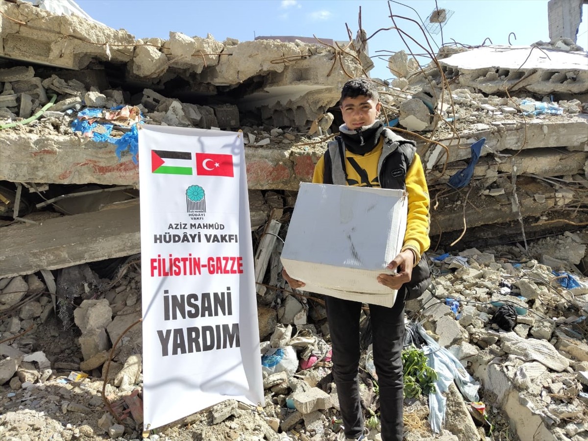 Aziz Mahmud Hüdayi Vakfı, Gazze'deki savaş mağduru ihtiyaç sahibi ailelere yardımlarını...