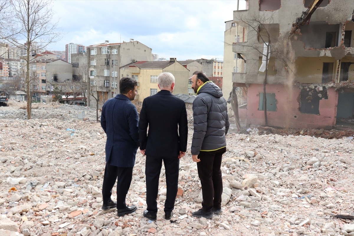 Bağcılar Belediye Başkanı Yıldız, Fatih Mahallesi'ndeki Demircan Sitesi ve çevresinde kentsel...