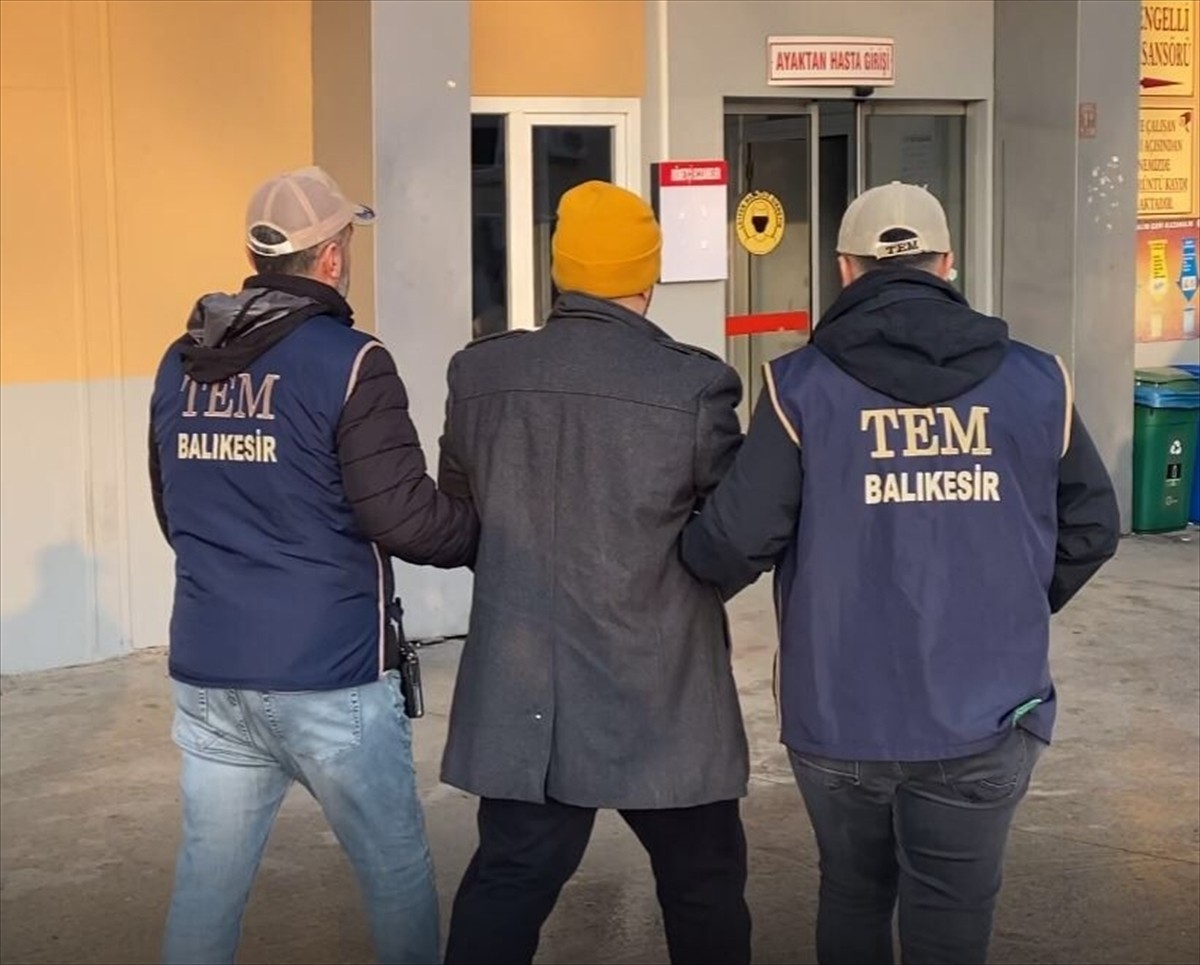 Balıkesir'de terör örgütü DEAŞ'a yönelik operasyonda 4 şüpheli gözaltına alındı.