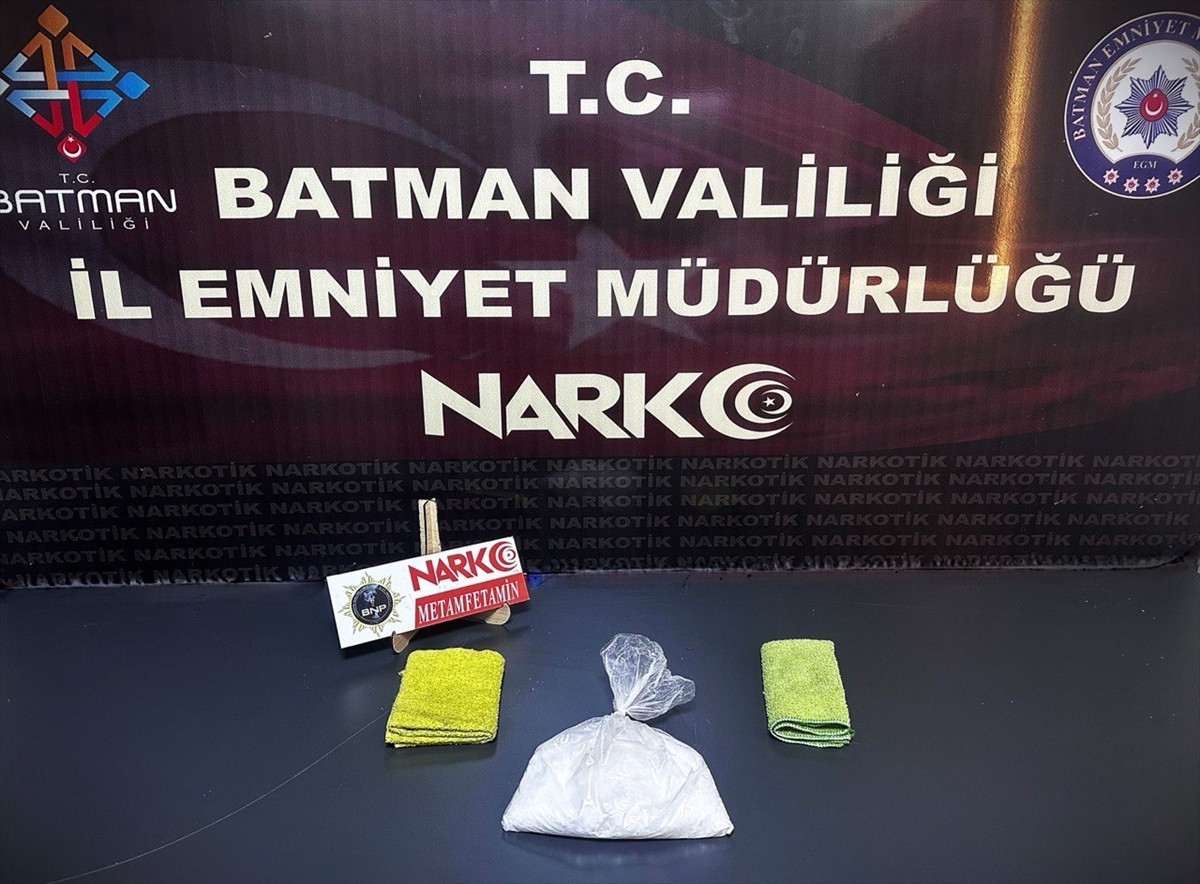 Batman'da durdurulan bir araçta 332 gram metamfetamin ele geçirildi, gözaltına alınan 2 zanlı...