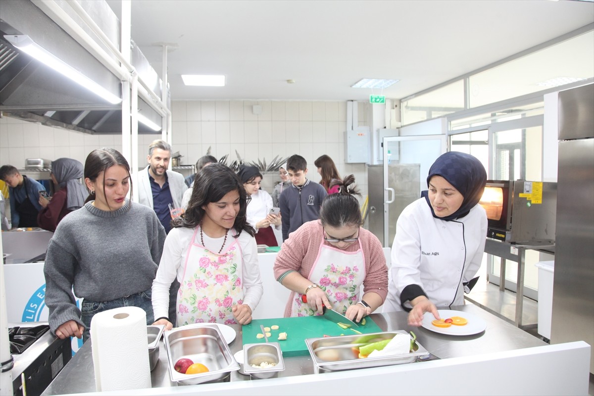 Bitlis'in Ahlat ilçesinde 20 hafif zihinsel engelli, Bitlis Eren Üniversitesi Kanık Uygulamalı...
