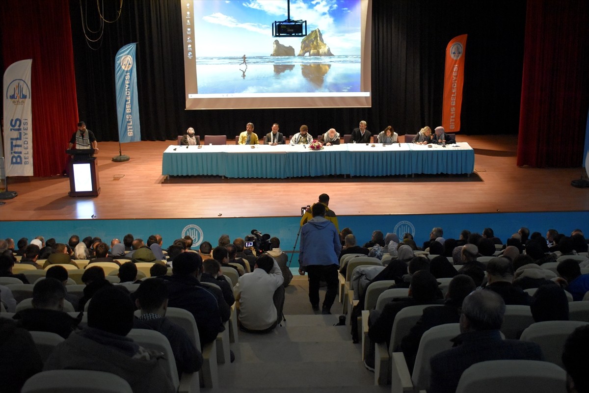 Bitlis'te Gazze'ye destek vermek amacıyla "Bitlis'ten Gazze'ye Bir Nefes" programı...