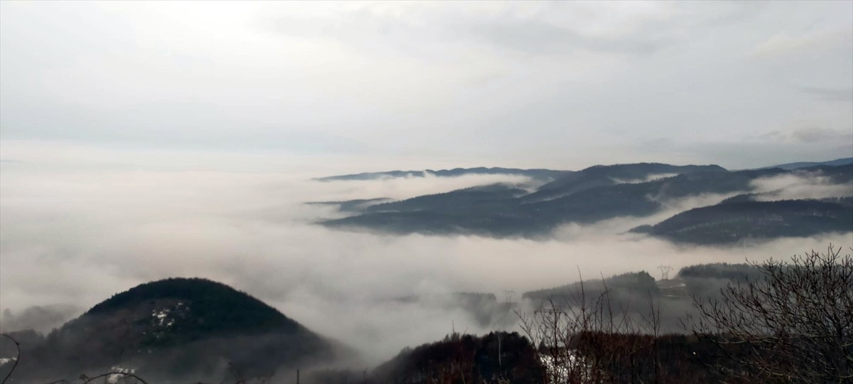 Bolu Dağı'nda akşam saatlerinde sis etkili oldu.