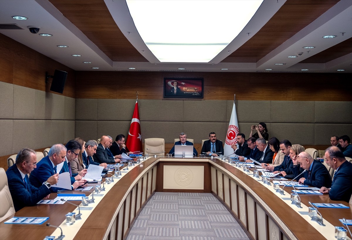 Bolu Kartalkaya Kayak Merkezi'ndeki Grand Kartal Otel'de meydana gelen yangın faciasının tüm...