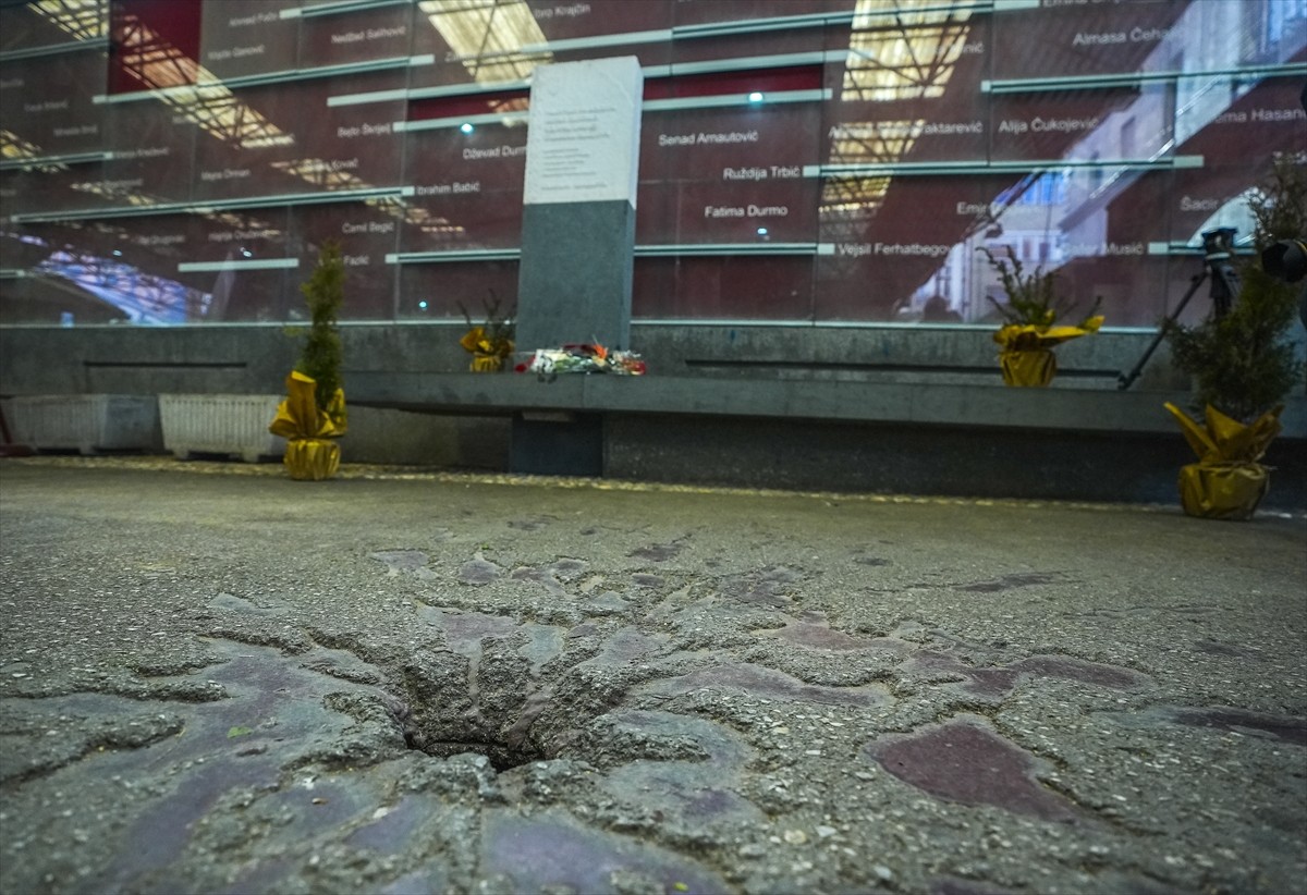 Bosna Hersek'teki savaşta, Sırp Cumhuriyeti ordusunun başkent Saraybosna'daki Markale pazar yerine...