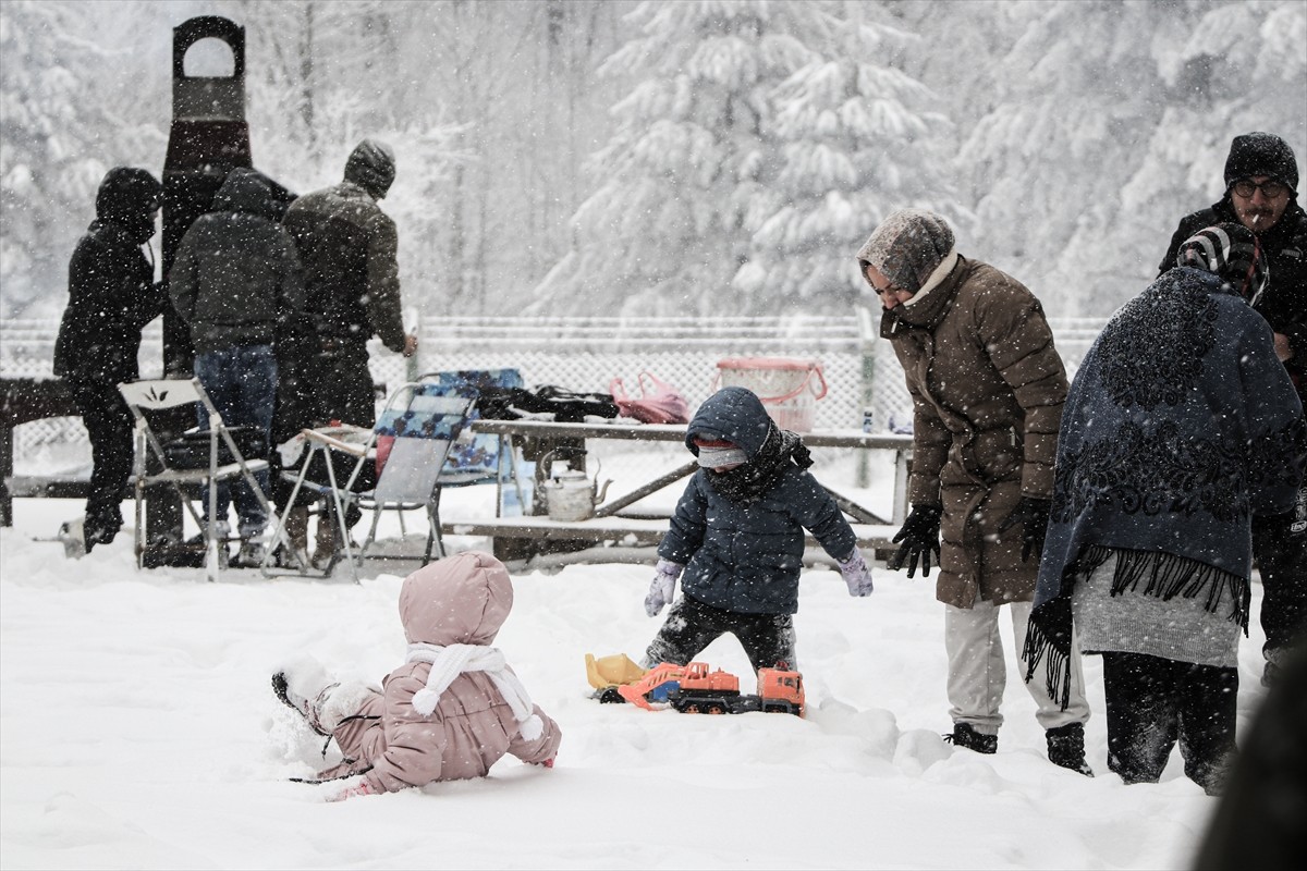 Büyük bölümü ormanlarla kaplı Kütahya'nın doğal güzellikleriyle ünlü ilçesi Domaniç'te yüksek...