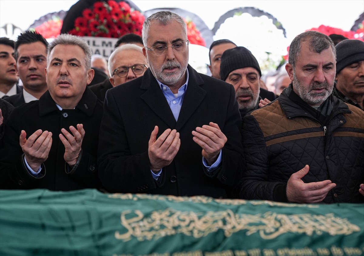 Çalışma ve Sosyal Güvenlik Bakanı Vedat Işıkhan'ın, dün hayatını kaybeden ablası Seyhan Güneş'in...