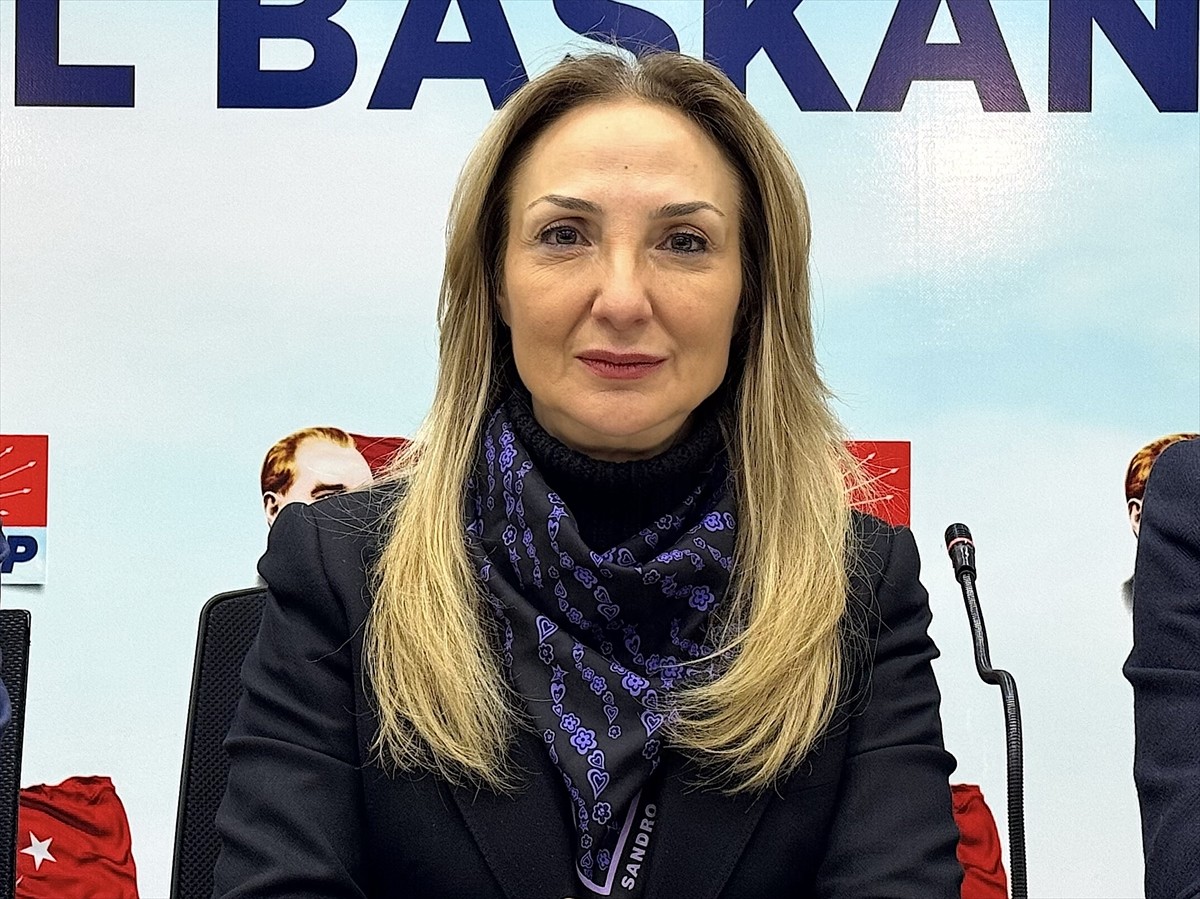 CHP genel başkan yardımcıları Aylin Nazlıaka (fotoğrafta) ve Yankı Bağcıoğlu, Gaziantep'te basın...