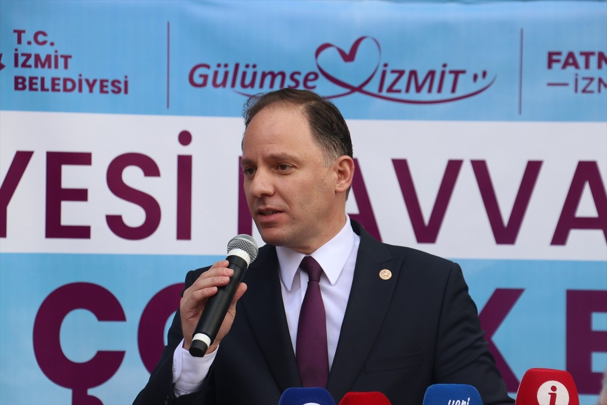 CHP Genel Başkan Yardımcısı Deniz Yavuzyılmaz, Kocaeli'de Havva Kolaylı Çınar Çocuk Evi'nin...