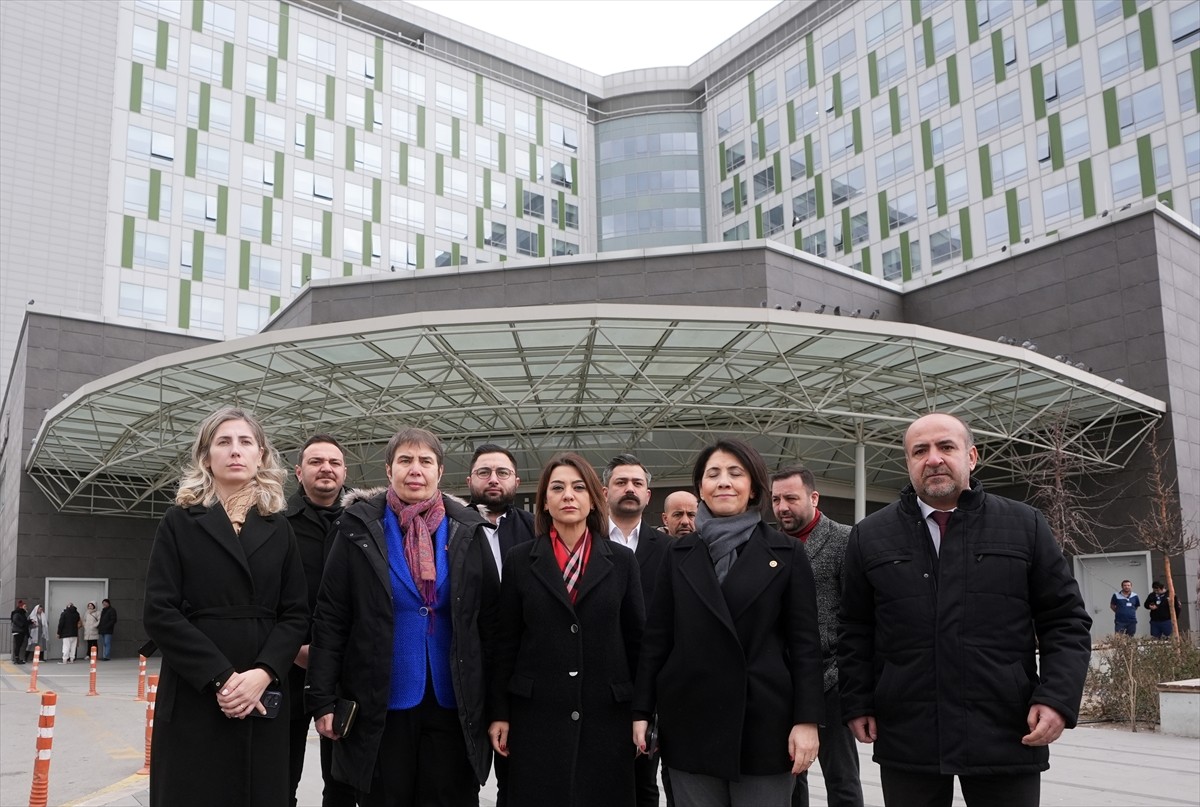 CHP Genel Başkanı Özgür Özel'in görevlendirdiği parti heyeti, Ankara'da sahte içki nedeniyle...