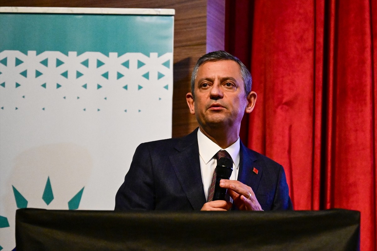 CHP Genel Başkanı Özgür Özel, Adıyaman'da Türkiye Petrolleri Anonim Ortaklığı konferans salonunda...