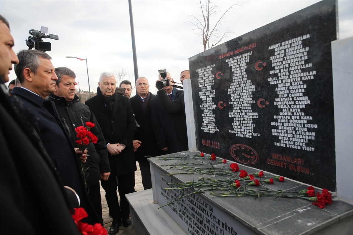 CHP Genel Başkanı Özgür Özel, Adıyaman'ın Gölbaşı ilçesinde ziyaretlerde bulundu. Özel, 6 Şubat...
