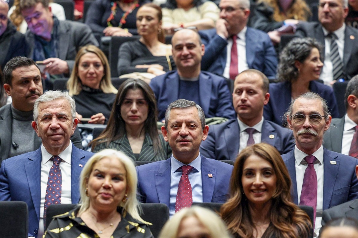 CHP Genel Başkanı Özgür Özel, Etimesgut Belediyesi 100. Yıl Cumhuriyet Kültür Merkezi'nde "Yunus...