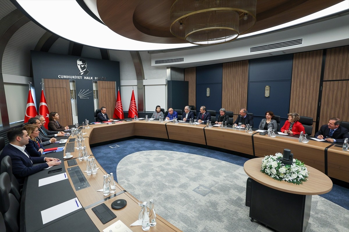 CHP Genel Başkanı Özgür Özel, Yurttaş Birlikteliği heyetini kabul etti. Özel, CHP Genel...