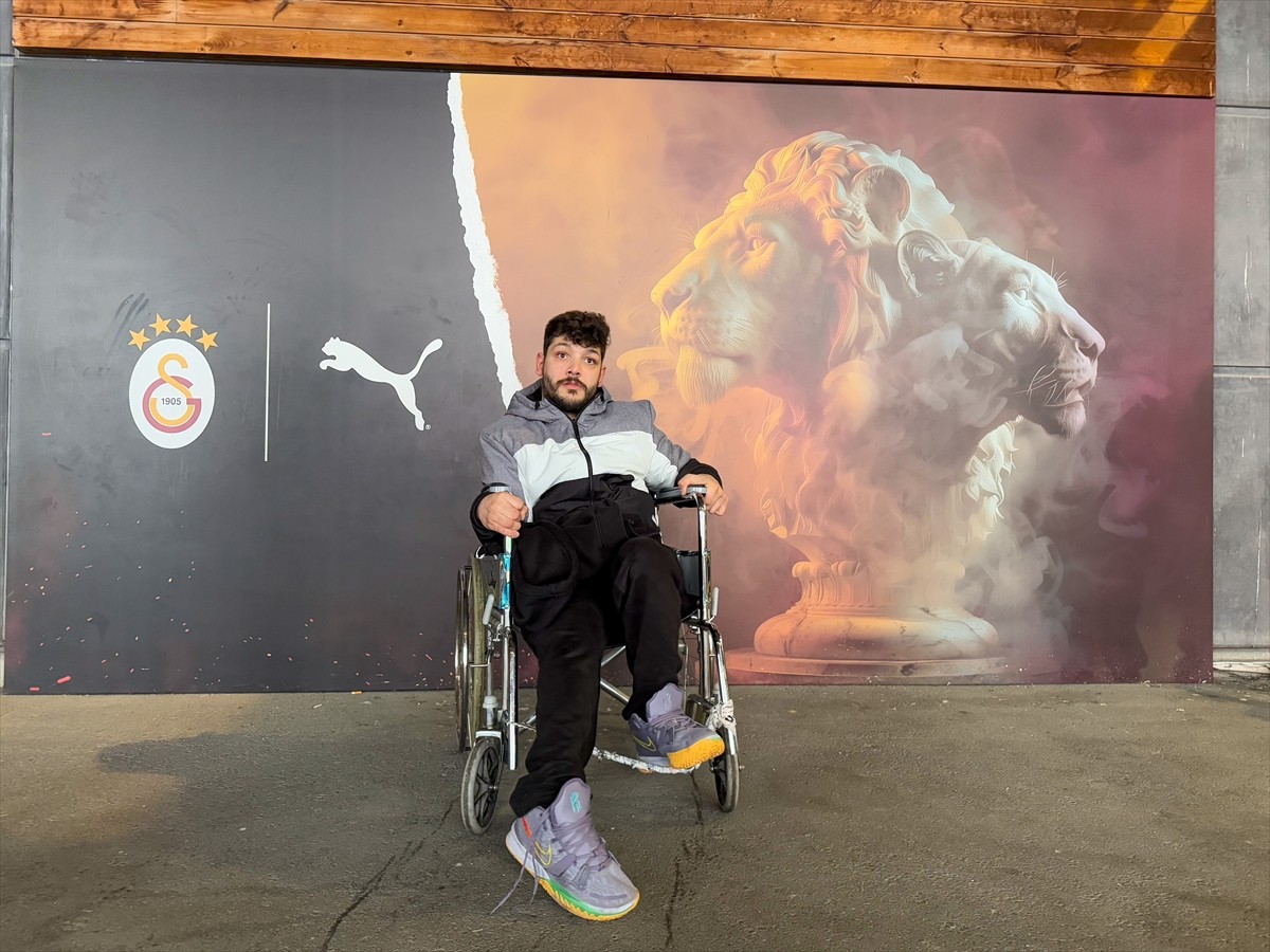 Çocukken geçirdiği ateşli hastalık sonucu serebral palsili (beyin felci) olarak yaşamını sürdüren...