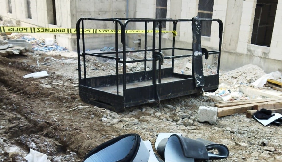 Çorum'da hastane inşaatında vinç sepetinin düşmesi sonucu 1 işçi öldü, 1 işçi...