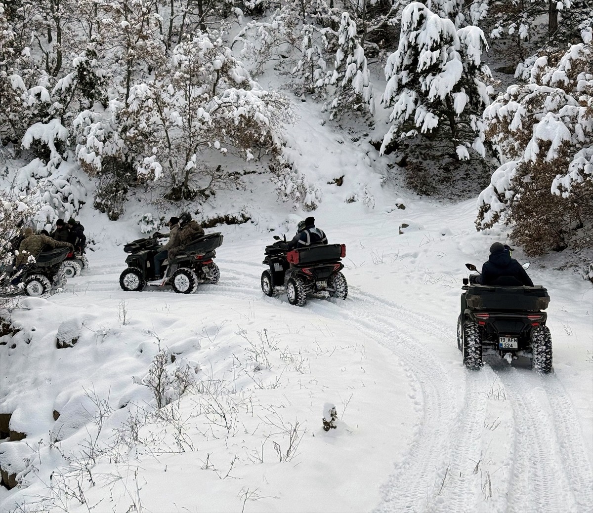 Çorum'un Oğuzlar ilçesinde karla kaplanan ormanlık alanlar, çeşitli doğa sporlarına ev sahipliği...