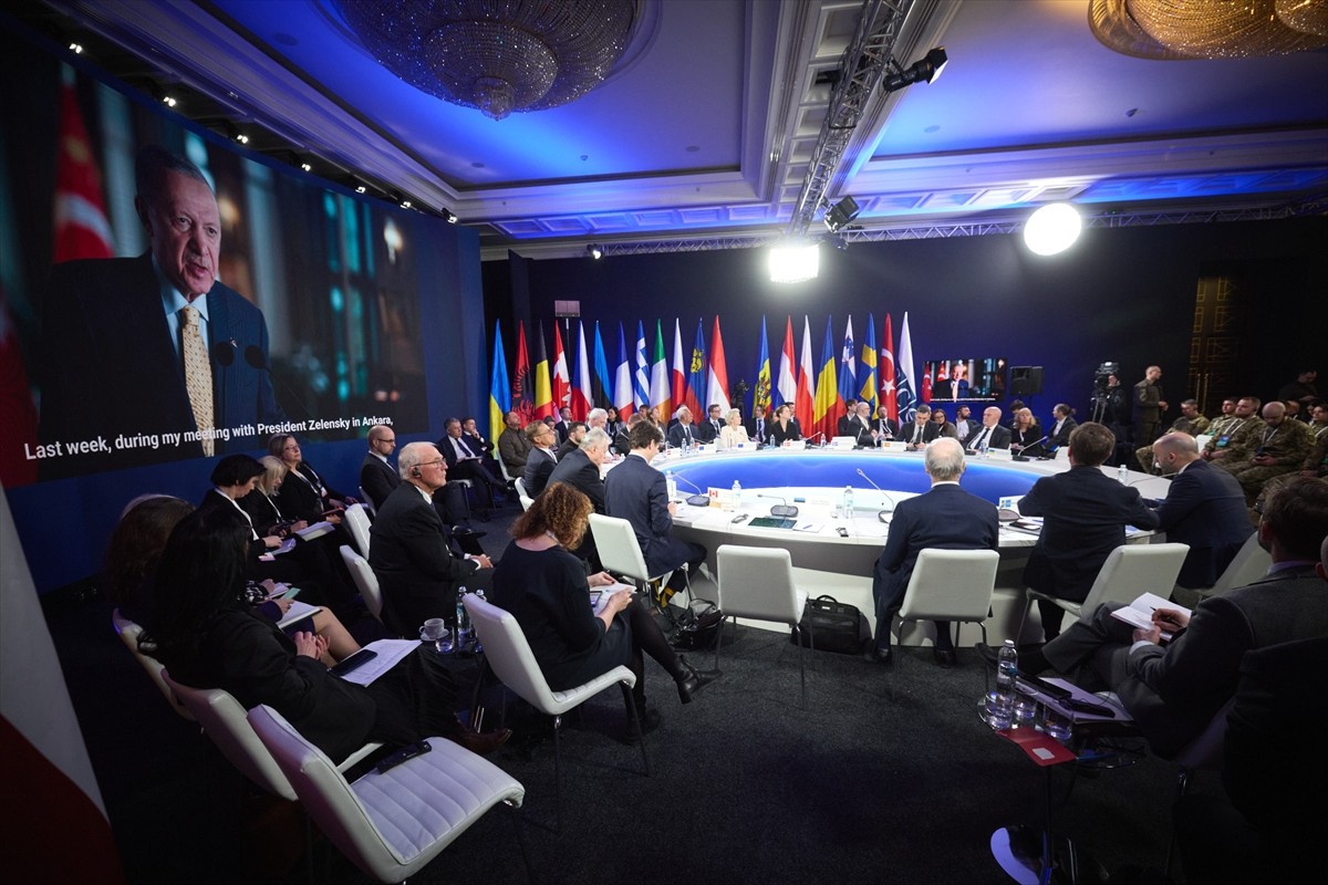 Cumhurbaşkanı Recep Tayyip Erdoğan, Rusya-Ukrayna Savaşı'nın 3'üncü yılı nedeniyle 4. Kırım...