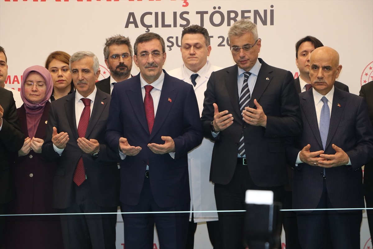 Cumhurbaşkanı Yardımcısı Cevdet Yılmaz, Kahramanmaraş Devlet Hastanesi'nin açılışına katılarak...