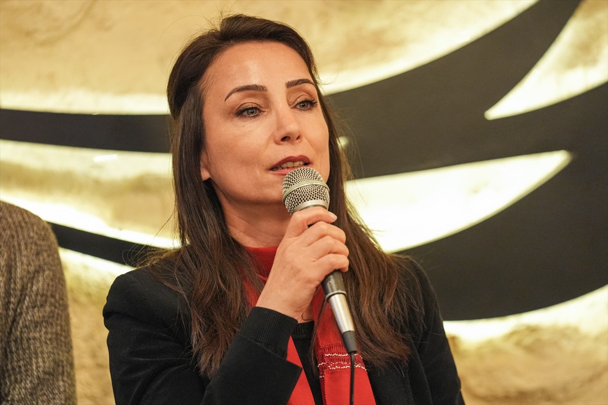 DEM Parti Eş Genel Başkanı Tülay Hatimoğulları, Küçükçekmece'deki Garip Dede Dergahı Vakfında...