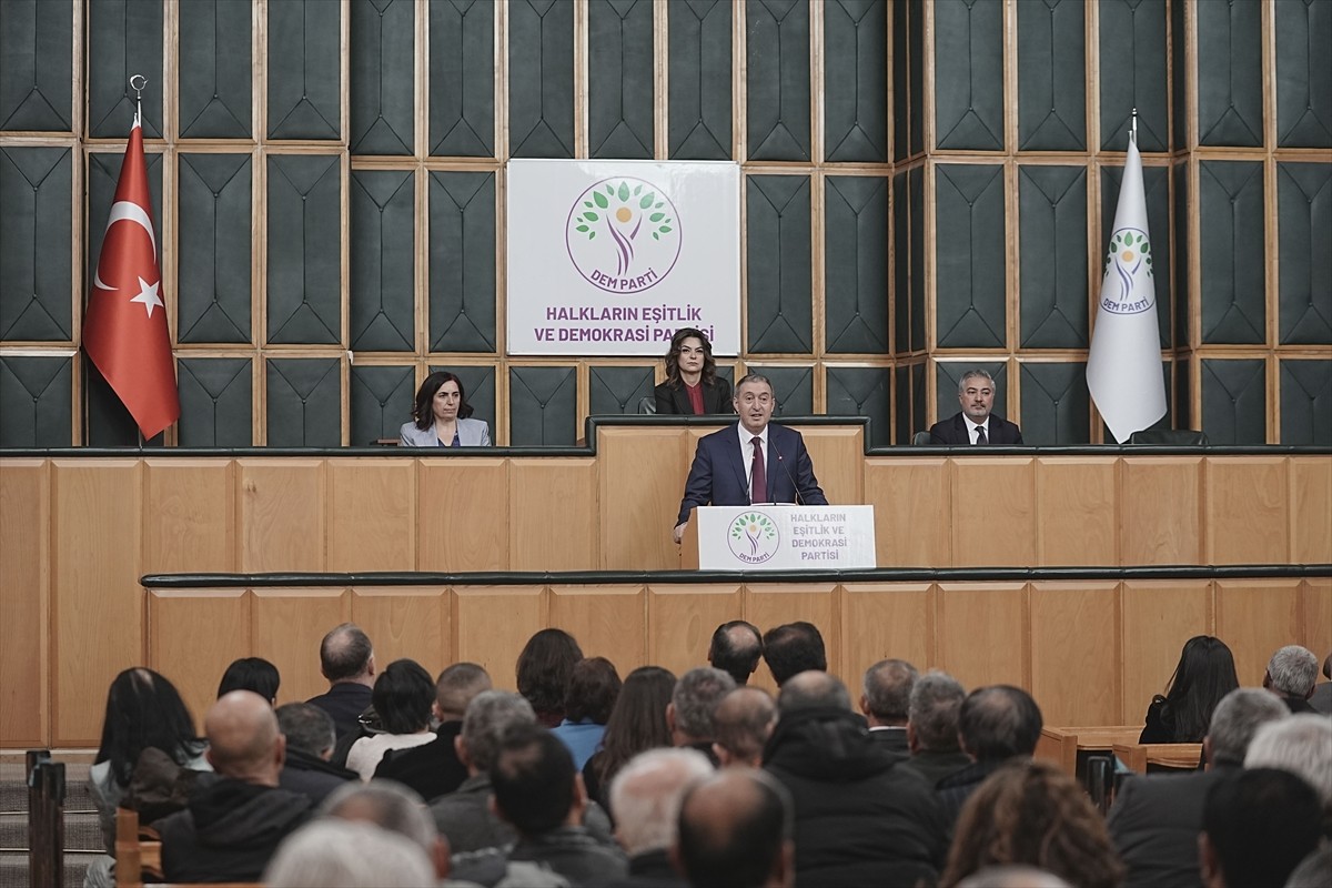 DEM Parti Eş Genel başkanı Tuncer Bakırhan, partisinin TBMM Grup Toplantısı'na katılarak konuşma...