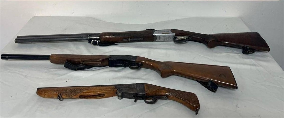 Denizli'nin Buldan ilçesinde düzenlenen ruhsatsız silah operasyonunda 6 kişi gözaltına alındı....