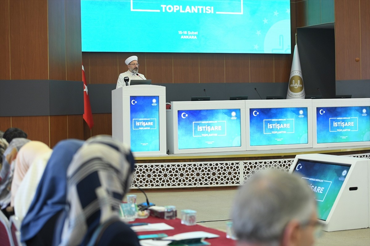 Diyanet İşleri Başkanı Ali Erbaş, Diyanet Akademisi Başkanlığı Konferans Salonu'nda...