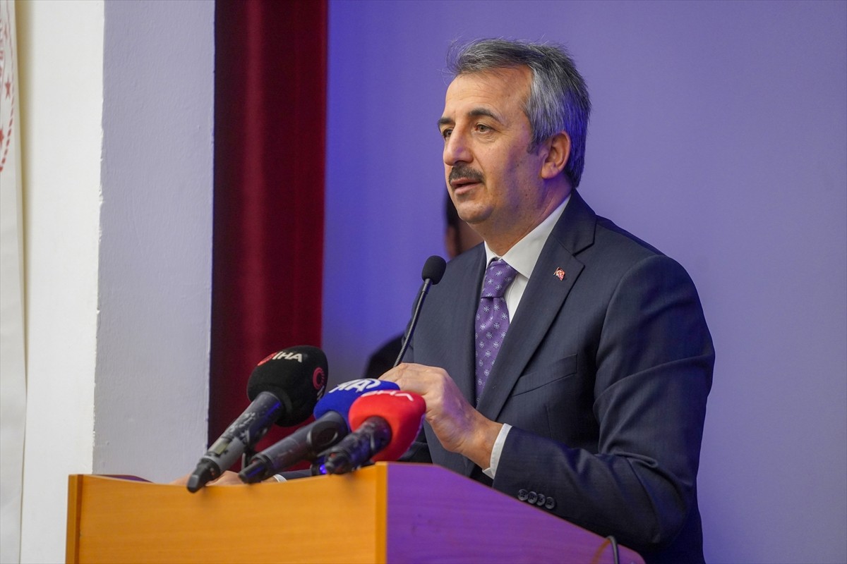 Edirne'de, Devecihan Kültür Merkezi'nde "Aile Yılı Açılış ve Tanıtım Toplantısı" düzenlendi. Vali...