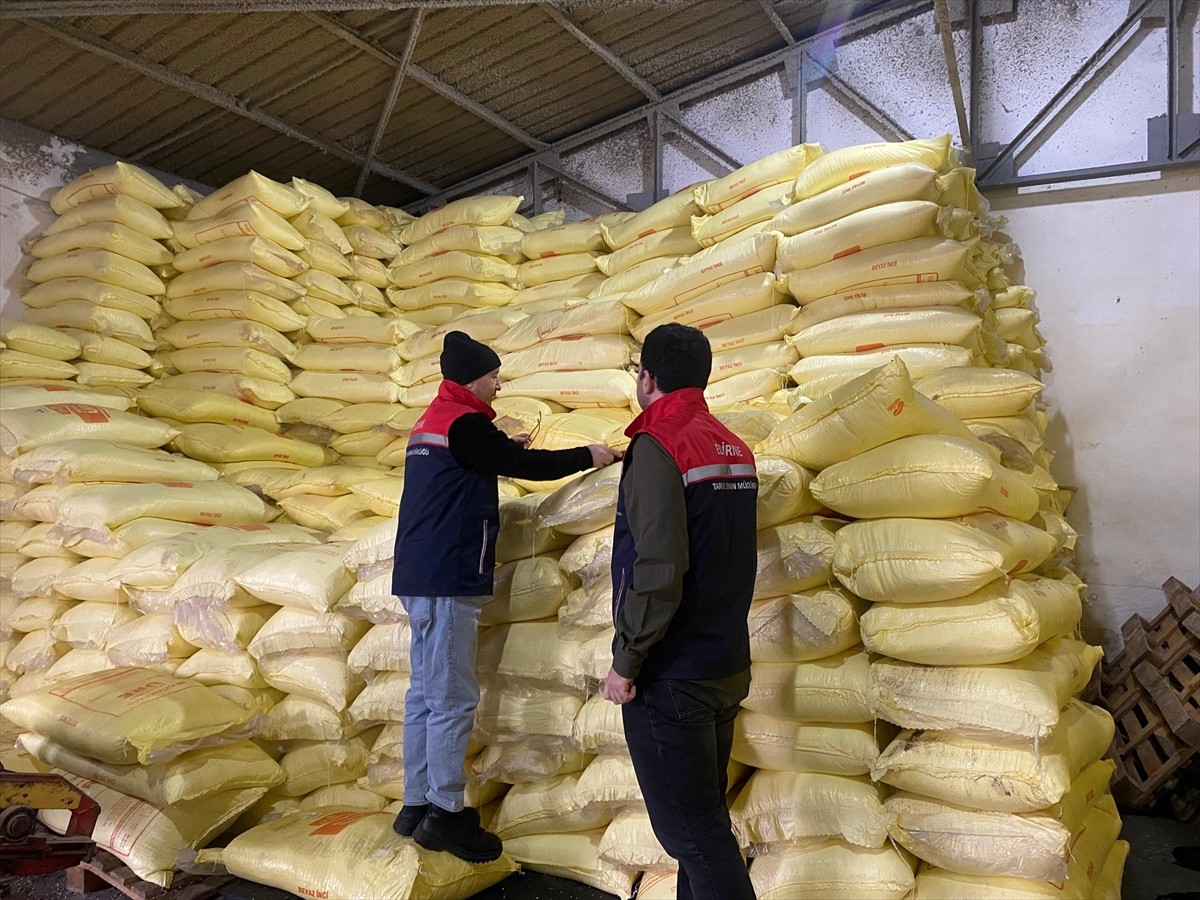 Edirne Tarım ve Orman Müdürlüğü ekipleri, çiftçilerin güvenilir gübreye erişimini temin etmek...