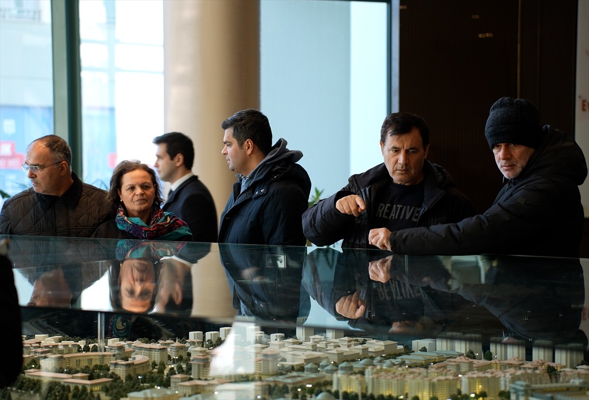 Emlak Konut GYO'nun İstanbul, İzmir, Antalya ve Balıkesir'deki 25 projesinde başlatılan...