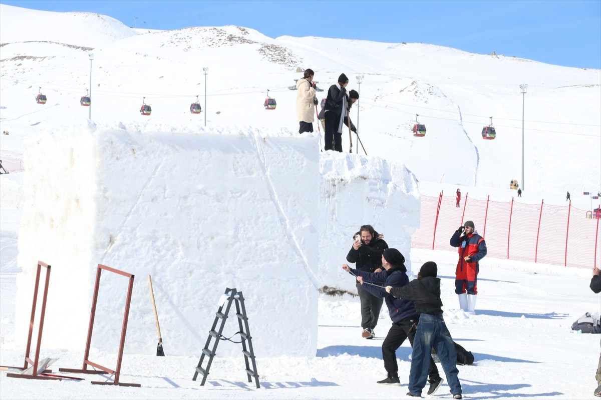 Erciyes Kayak Merkezi'nde düzenlenen Uluslararası Erciyes Kar Heykel Festivali ve Sempozyumu...
