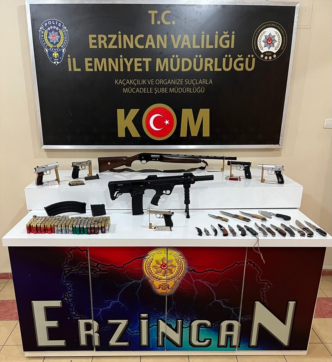 Erzincan'da polisin düzenlediği silah kaçakçılığı operasyonunda 6 zanlı gözaltına alındı....