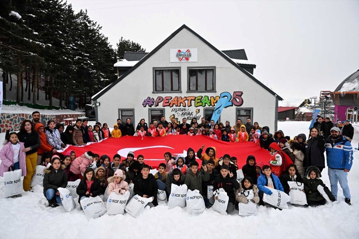 Erzurum'un Pasinler ilçesindeki 100 çocuk, Palandöken Kayak Merkezi'nde düzenlenen etkinlikle ilk...