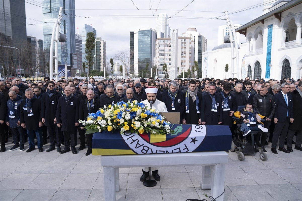 Fenerbahçe Yönetim Kurulu Üyesi Mehmet Salih Dereli'nin cenaze namazı kılındı. Barbaros Hayrettin...