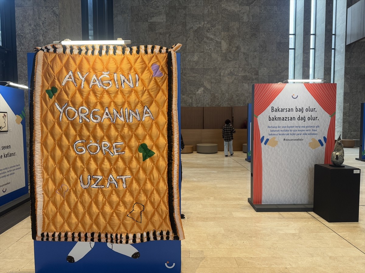 Fibula Yayıncılığın hazırladığı "Söz Uçar Sanat Kalır: Meraklısına Atasözü Atlası" çocuk kitabının...