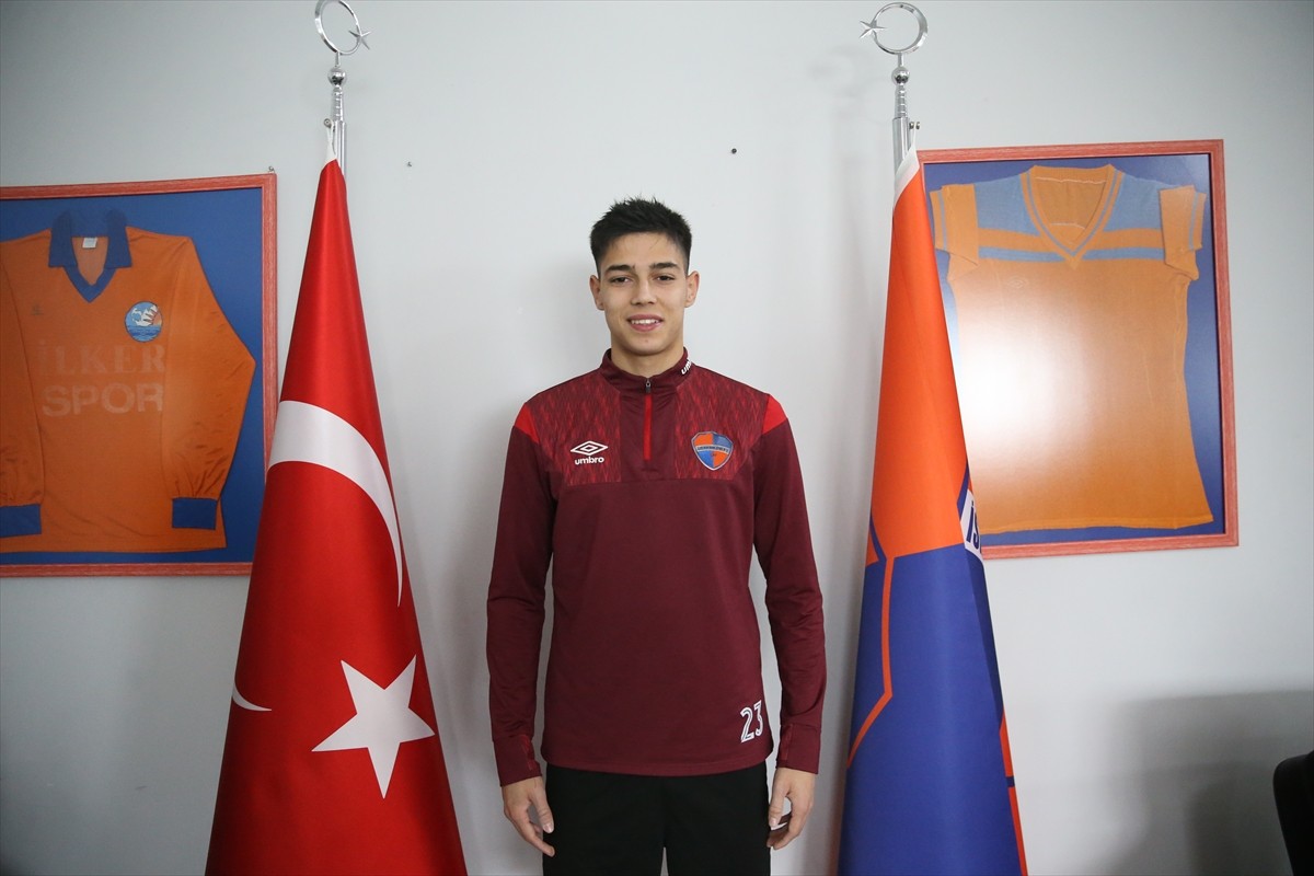 Galatasaray'ın altyapısında yetiştikten sonra bonservisi sezon sonuna kadar Nesine 2. Lig ekibi...