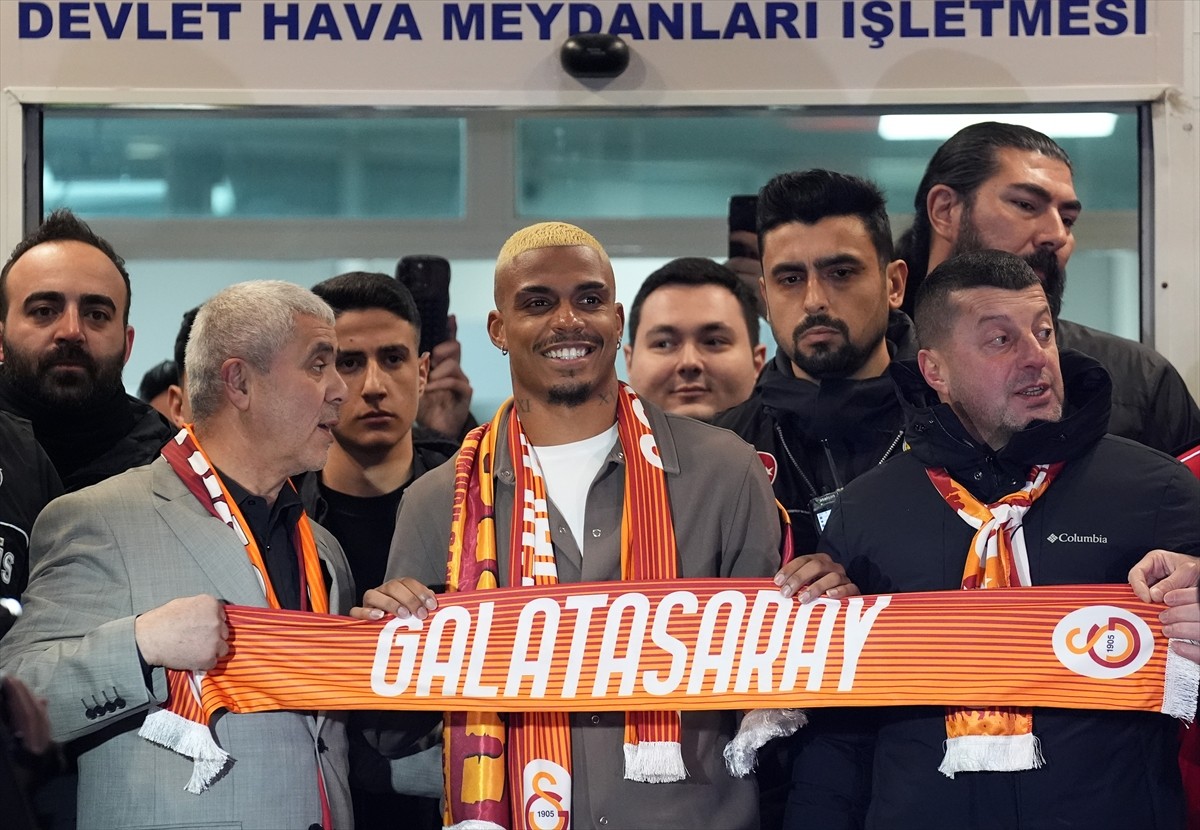 Galatasaray'ın transfer görüşmelerine başlandığını duyurduğu Gabonlu futbolcusu Mario Lemina...