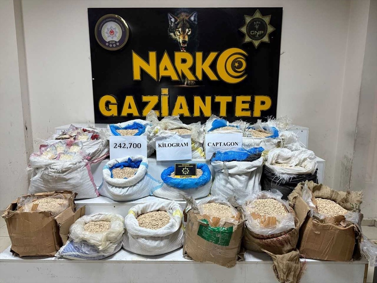 Gaziantep'te düzenlenen uyuşturucu operasyonunda gözaltına alınan 3 şüpheli tutuklandı. Narkotik...