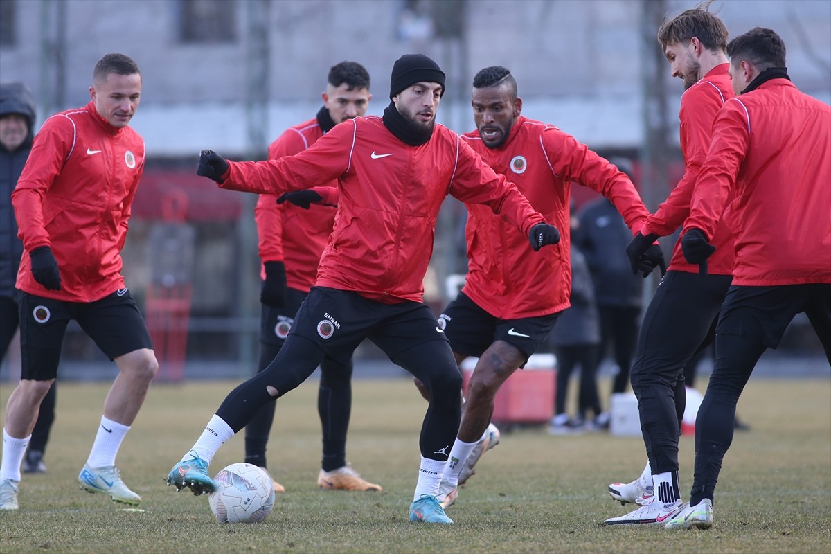 Gençlerbirliği, Trendyol 1. Lig'in 23. haftasında yarın sahasında Esenler Erokspor ile oynayacağı...